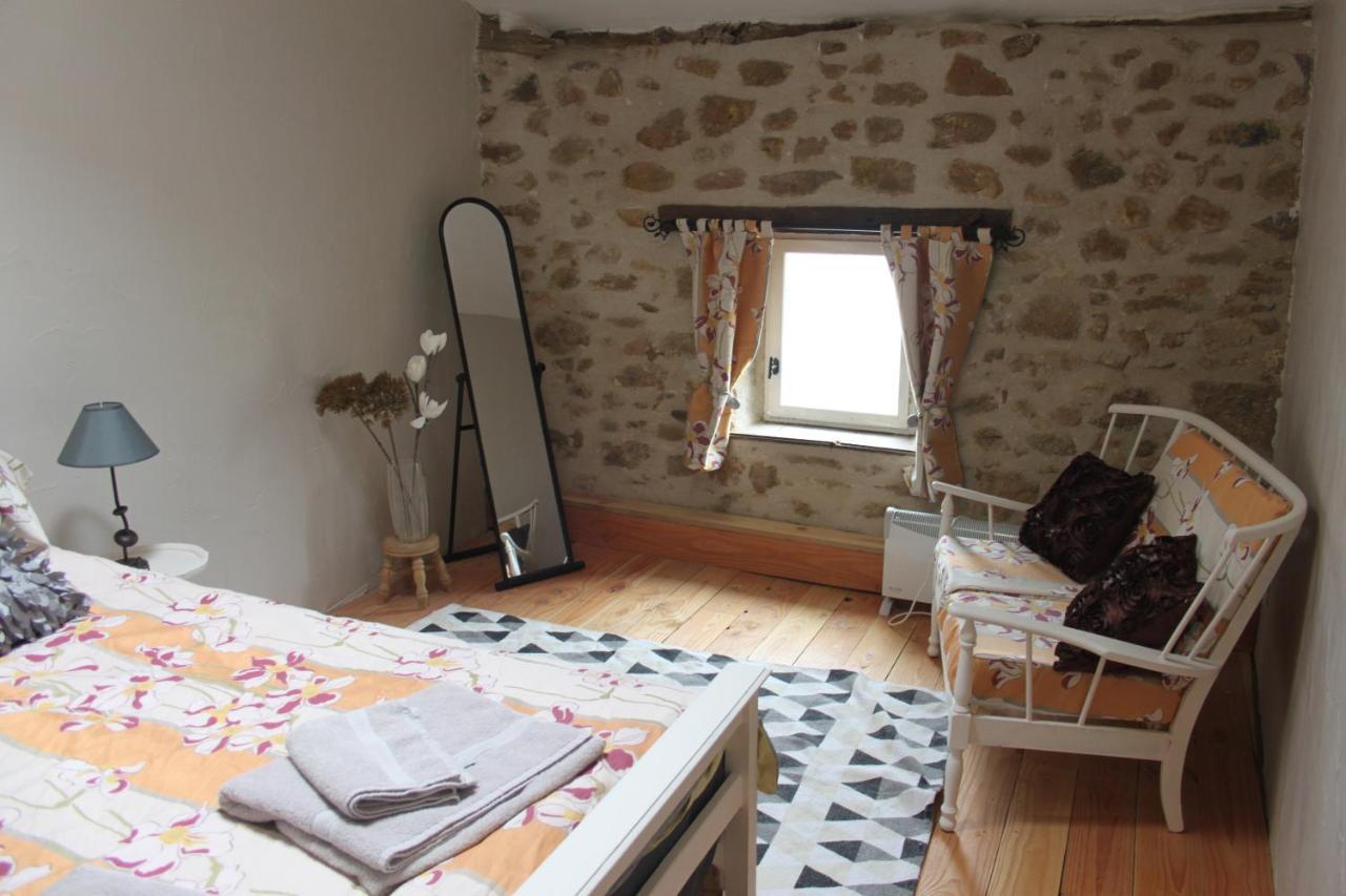 Gite La Pimparola Villa Nouic Bagian luar foto