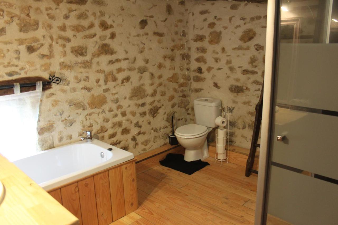 Gite La Pimparola Villa Nouic Bagian luar foto